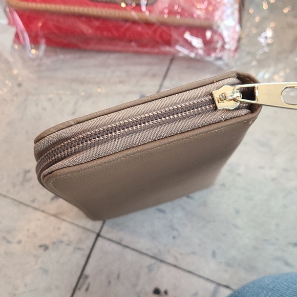 Wallet - Picture 2 of 3